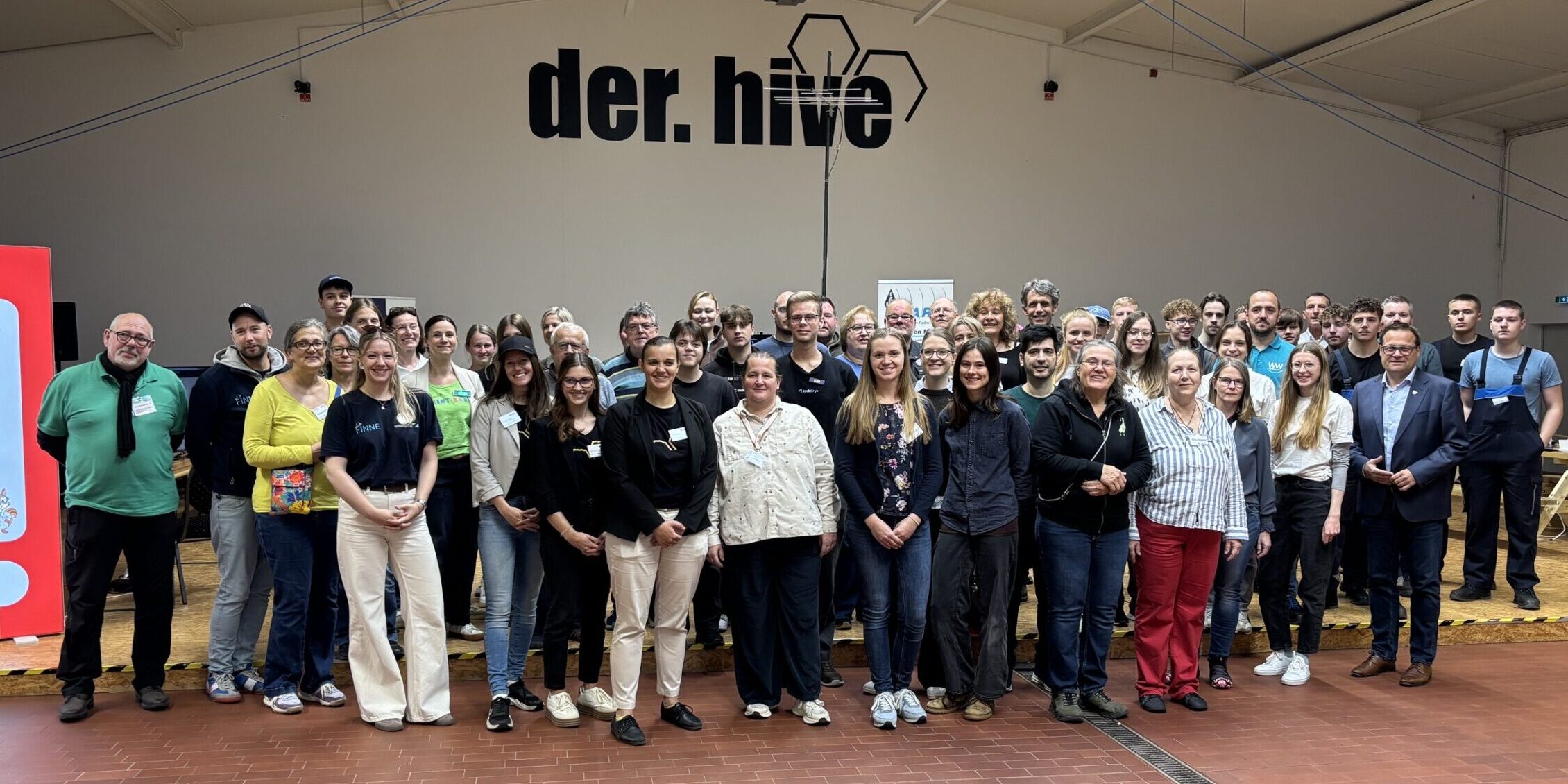Bürgermeister Lars Bökenkröger mit den MINT for all Partnern beim MINT-Fest in Bad Oeynhausen Die MINT for all Partner beim MINT-Fest im Hive